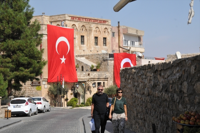 Mardin Türk bayraklarıyla ala boyandı