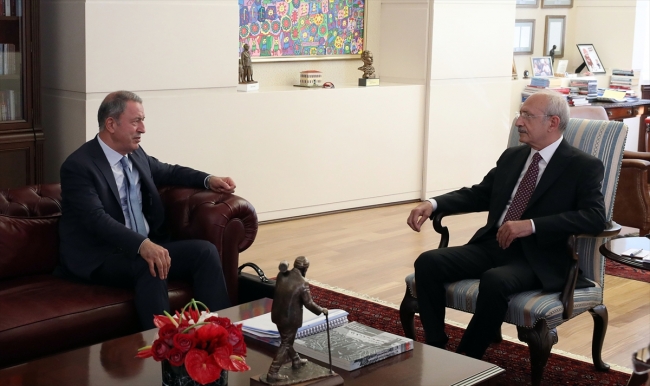 Bakan Akar: Koalisyon askerlerine zarar gelmemesi için hassasiyet gösteriyoruz