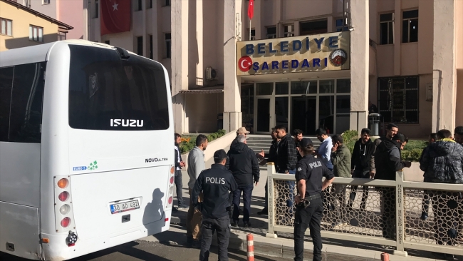 HDP'li iki belediye başkanına terörden gözaltı