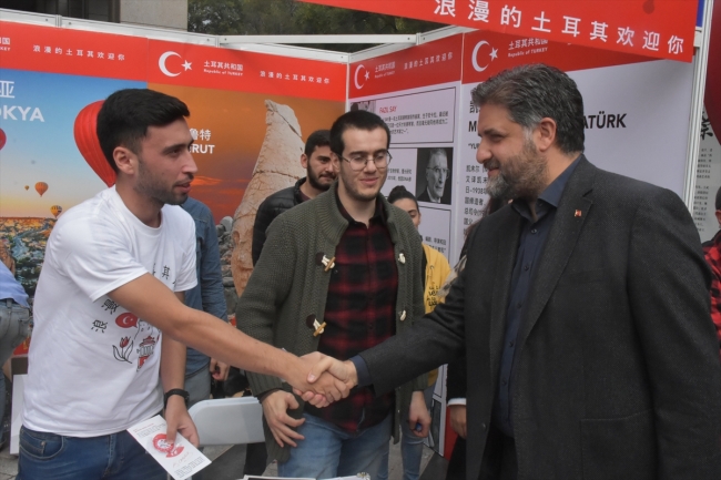 Çin'deki Türk öğrenciler Mehmetçiğe selam gönderdi