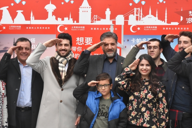 Çin'deki Türk öğrenciler Mehmetçiğe selam gönderdi