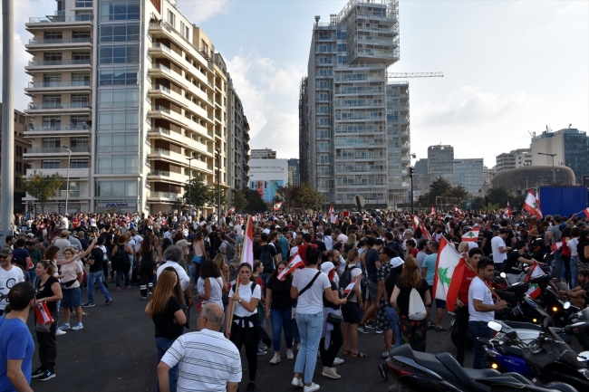 Lübnan halkı hükümetin istifasını istiyor