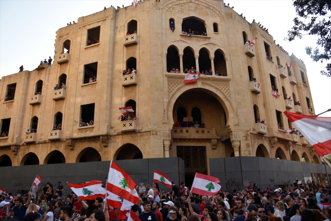 Lübnan halkı hükümetin istifasını istiyor