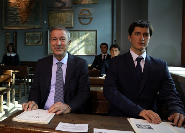 Milli Savunma Bakanı Hulusi Akar, Kayseri Lisesi Milli Mücadele Müzesi'ni ziyaret etti. Fotoğraf: AA