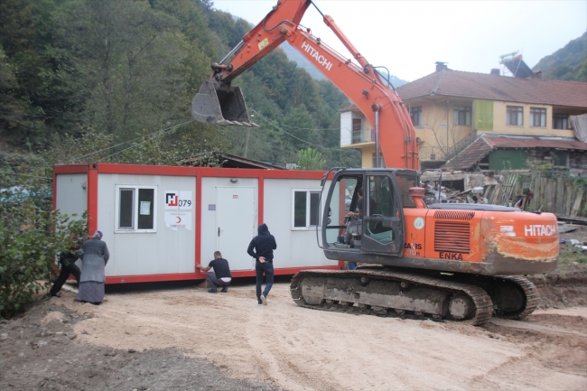 Yangında evini kaybeden aileye Kızılay'dan yardım