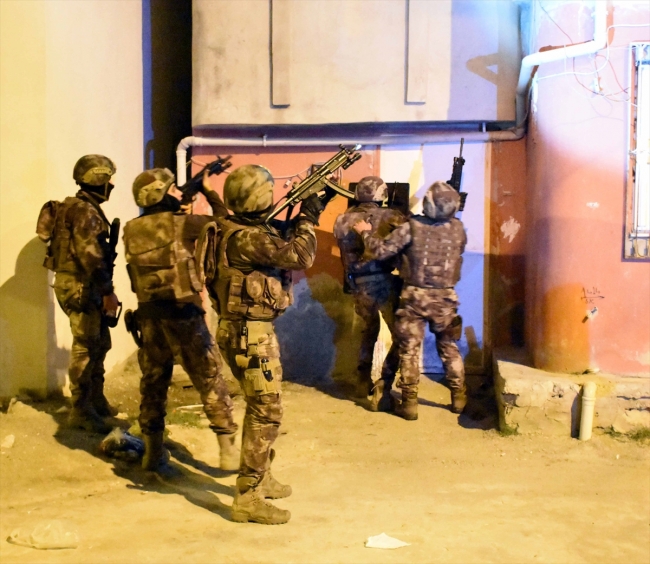 Adana'da terör operasyonu: 9 gözaltı