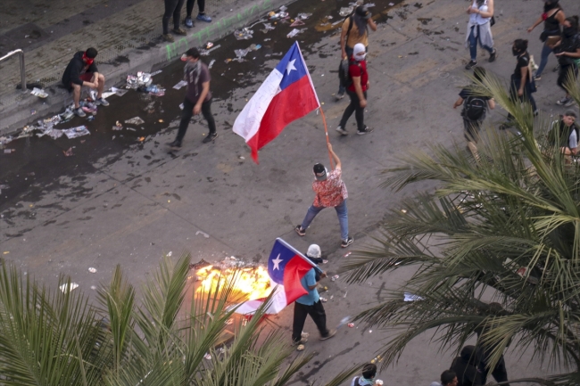 Şili'de bazı bölgelerde sokağa çıkma yasağı kaldırıldı