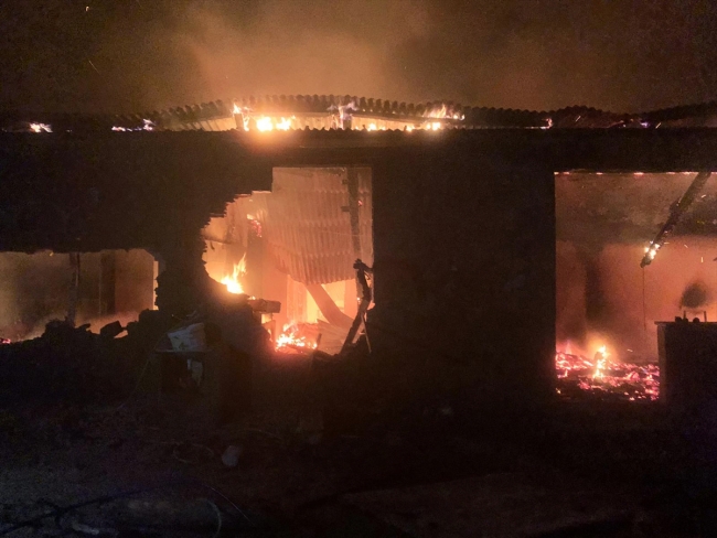 Giresun'da yıldırım düşen ev yandı: 2 ölü