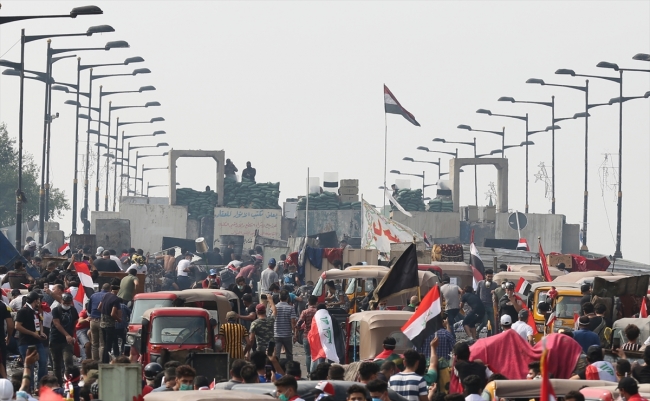 Irak'ta yeniden alevlenen gösteriler birinci haftasını doldurdu