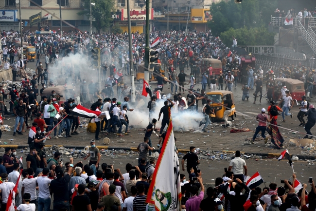 Irak'ta yeniden alevlenen gösteriler birinci haftasını doldurdu