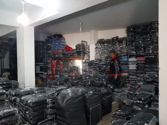 İzmir’de 4 milyon lira değerinde sahte giyim ürünü ele geçirildi