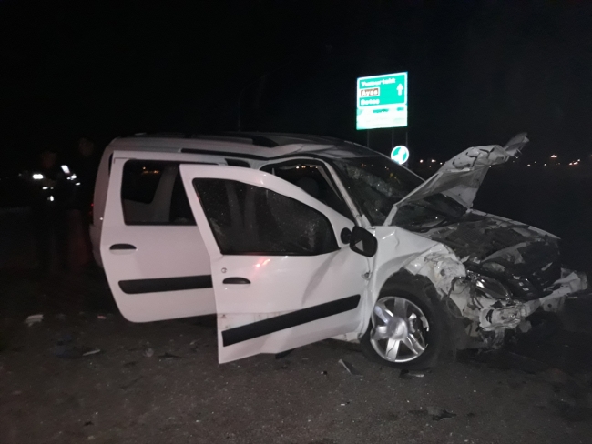 Adana'da kamyonet ile beton mikseri çarpıştı: 4 yaralı