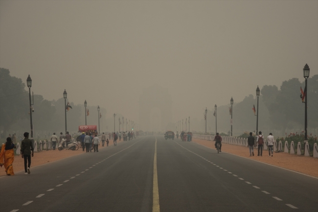 Yeni Delhi'de hava kalitesi acil durum seviyesinde