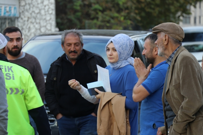 Yeni aldığı otomobille kaza yapan sürücü gözyaşlarını tutamadı