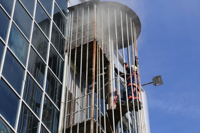 Siirt'te özel bir hastanede yangın çıktı: Hastalar tahliye ediliyor