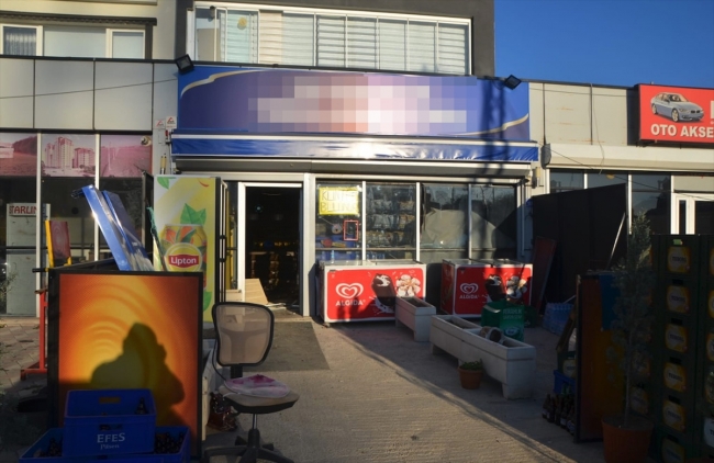 Saldırı nedeniyle iş yerinde hasar meydana geldi. Fotoğraf: AA