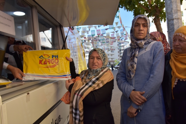 Diyarbakır anneleri ördükleri boyunlukları Mehmetçiğe gönderdi