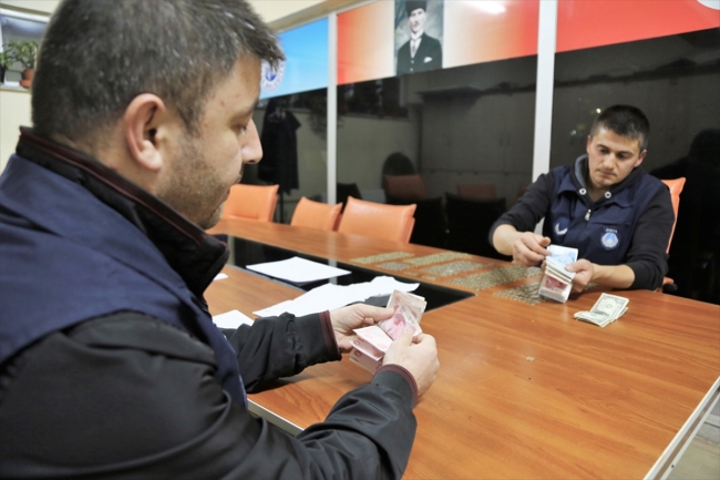 Sivas'ta dilencinin üzerinden 2 bin 280 lira çıktı