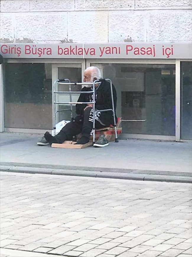 Sivas'ta dilencinin üzerinden 2 bin 280 lira çıktı