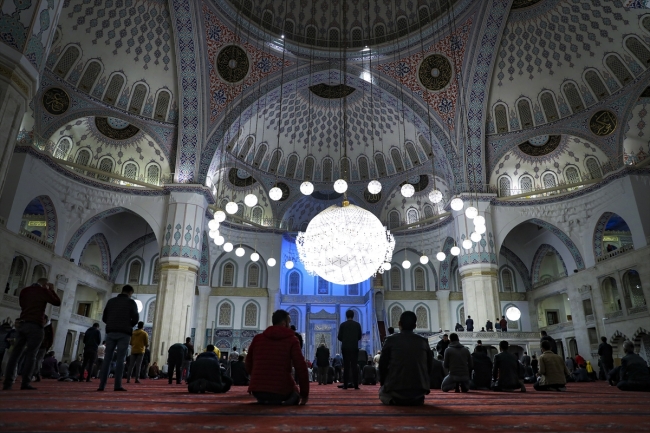 Tüm yurtta Mevlid Kandili idrak edildi