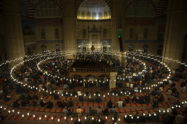 Tüm yurtta Mevlid Kandili idrak edildi