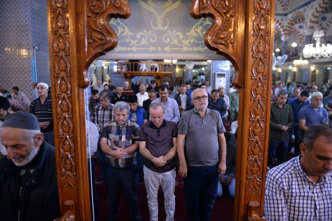 Tüm yurtta Mevlid Kandili idrak edildi