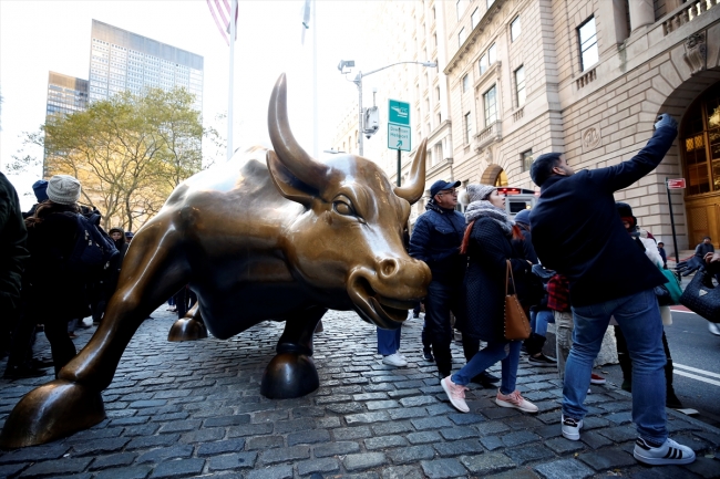 New York Borsası'nın ünlü boğa heykeli yer değiştiriyor