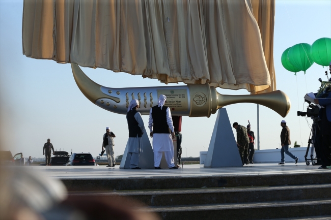 Hindistanlı hacıların Pakistan'a vizesiz girmesini sağlayan Kartarpur Koridoru açıldı