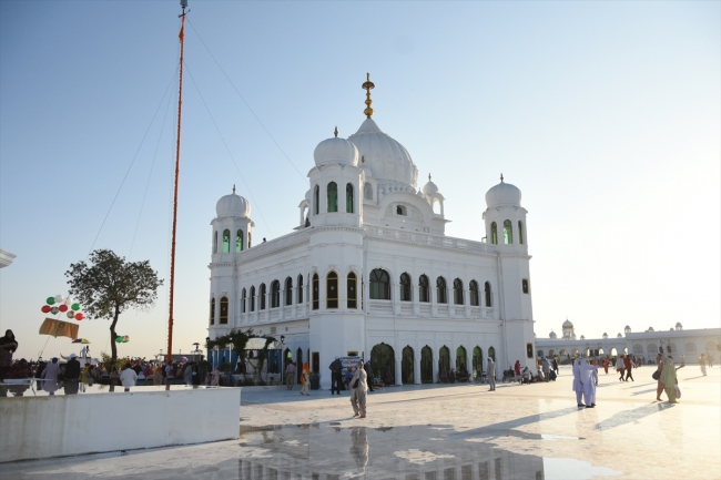 Hindistanlı hacıların Pakistan'a vizesiz girmesini sağlayan Kartarpur Koridoru açıldı