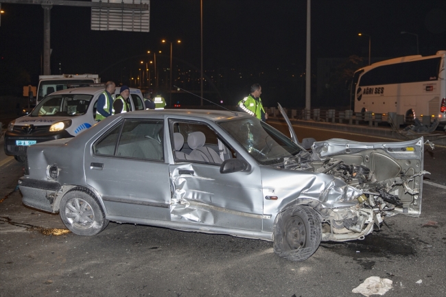 Babasının otomobilini kaçıran genç kaza yaptı