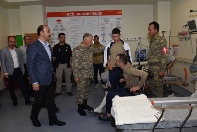 Orgeneral Dündar'dan mühimmat deposundaki patlamada yaralananlara ziyaret