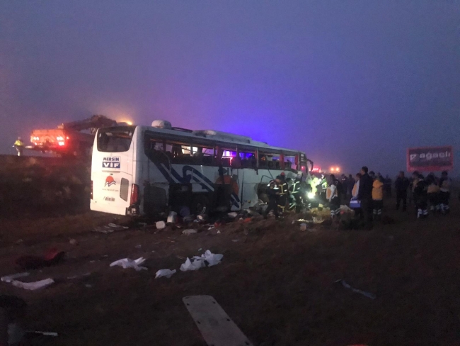 Aksaray'da yolcu otobüsü devrildi: 1 ölü, 45 yaralı