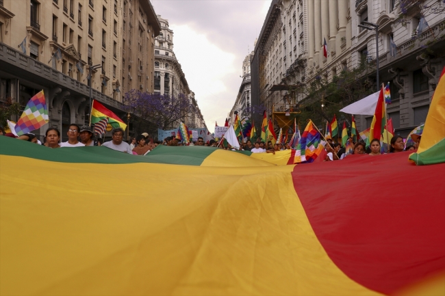 Arjantin'de binlerce kişi Morales'e destek gösterisi düzenledi