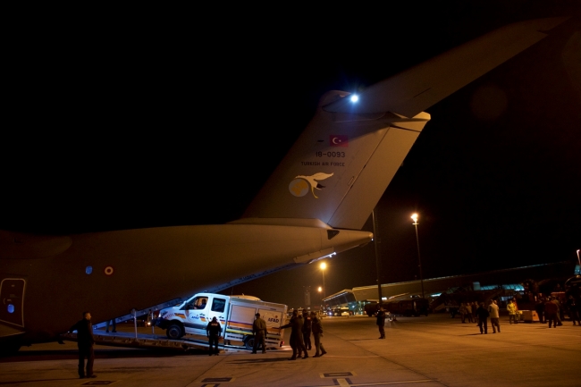 Türkiye'nin yardım uçağı Arnavutluk'ta