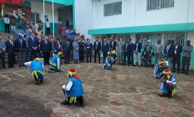Milli Eğitim Bakanı Selçuk'tan Gine'deki Türkiye Maarif Vakfı okuluna ziyaret