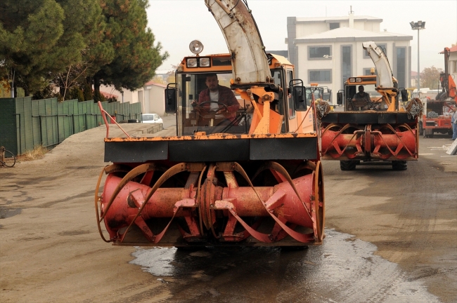 Bingöl'de karla mücadele ekipleri kışa hazır