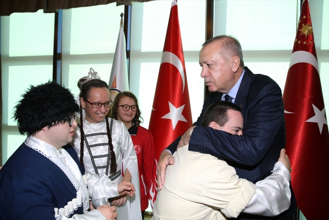 Cumhurbaşkanı Erdoğan engellilerle bir araya geldi