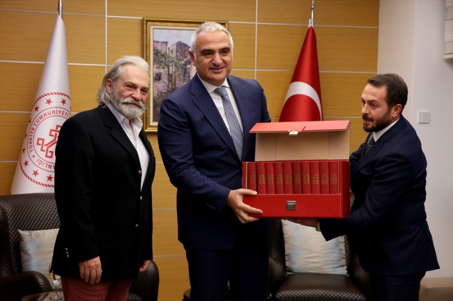 Bakan Ersoy, Haluk Bilginer ile bir araya geldi