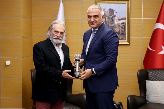 Bakan Ersoy, Haluk Bilginer ile bir araya geldi