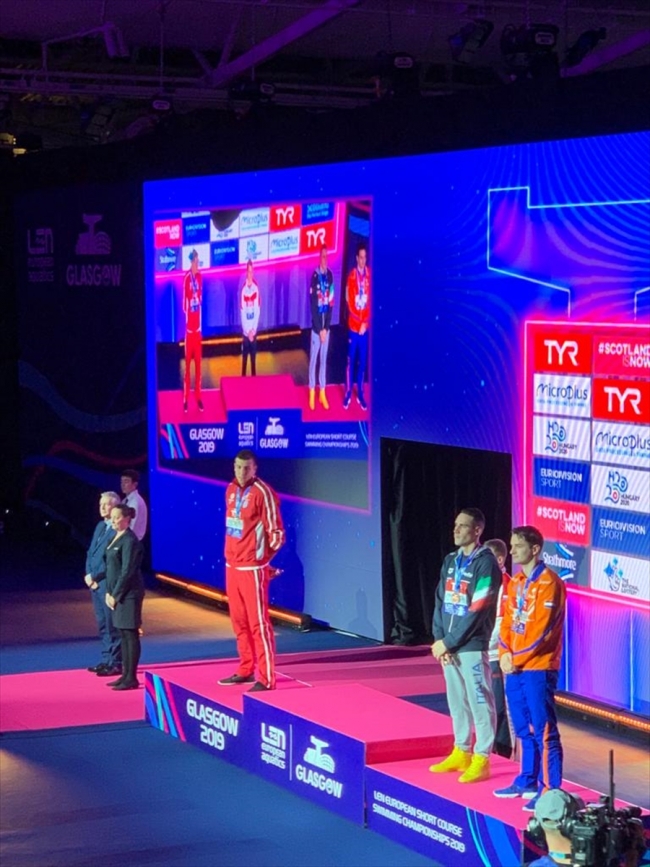 Milli yüzücü Emre Sakçı'dan kurbağalamada tarihi başarı