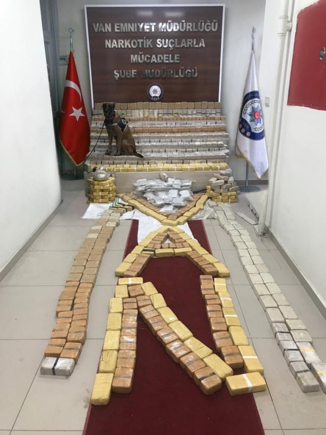 Van merkezli uyuşturucu operasyonunda 17 şüpheli tutuklandı