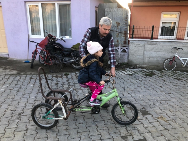 Atık malzemelerden bisiklet yapan imam çocukları sevindiriyor