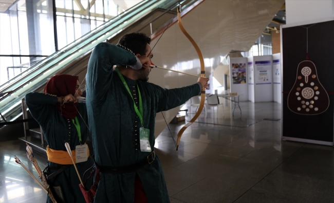 Kolombiya'da Geleneksel Türk Okçuluğu gösterisi