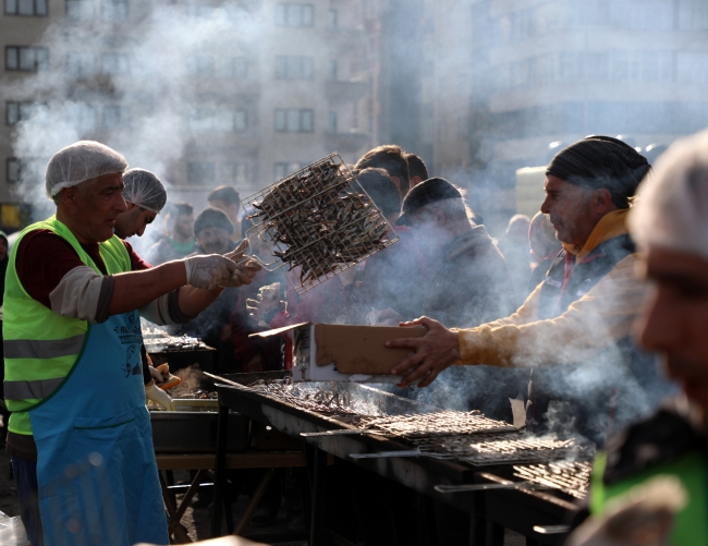 2,5 ton hamsi 2 saatte tüketildi