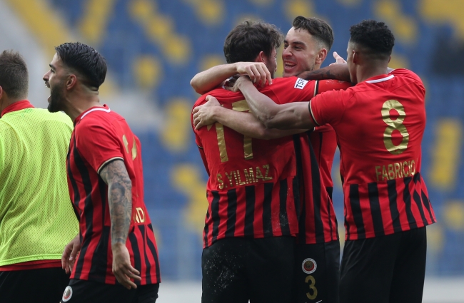 Lider 1 puanı zor kurtardı