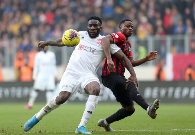 Lider 1 puanı zor kurtardı