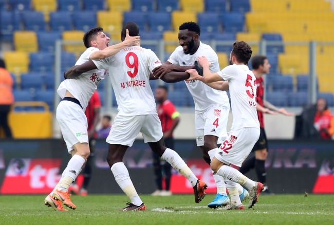 Lider 1 puanı zor kurtardı