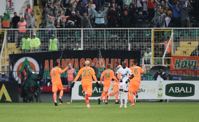 Alanyaspor Denizlispor'u dağıttı
