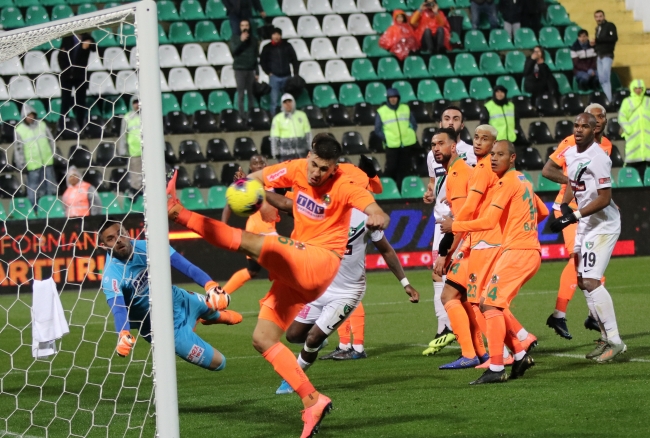 Alanyaspor Denizlispor'u dağıttı