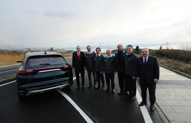 Cumhurbaşkanı Erdoğan yerli otomobilin direksiyonunda